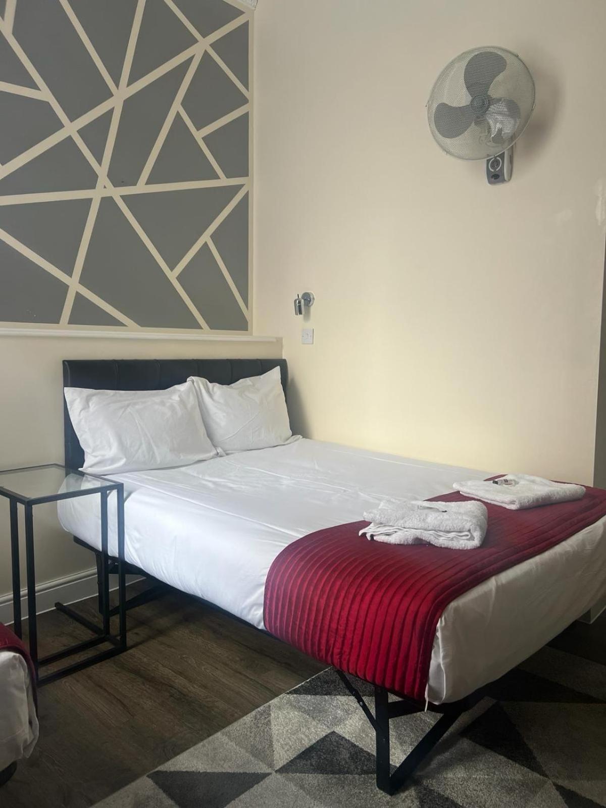Saba Rooms And Apartments ลอนดอน ภายนอก รูปภาพ
