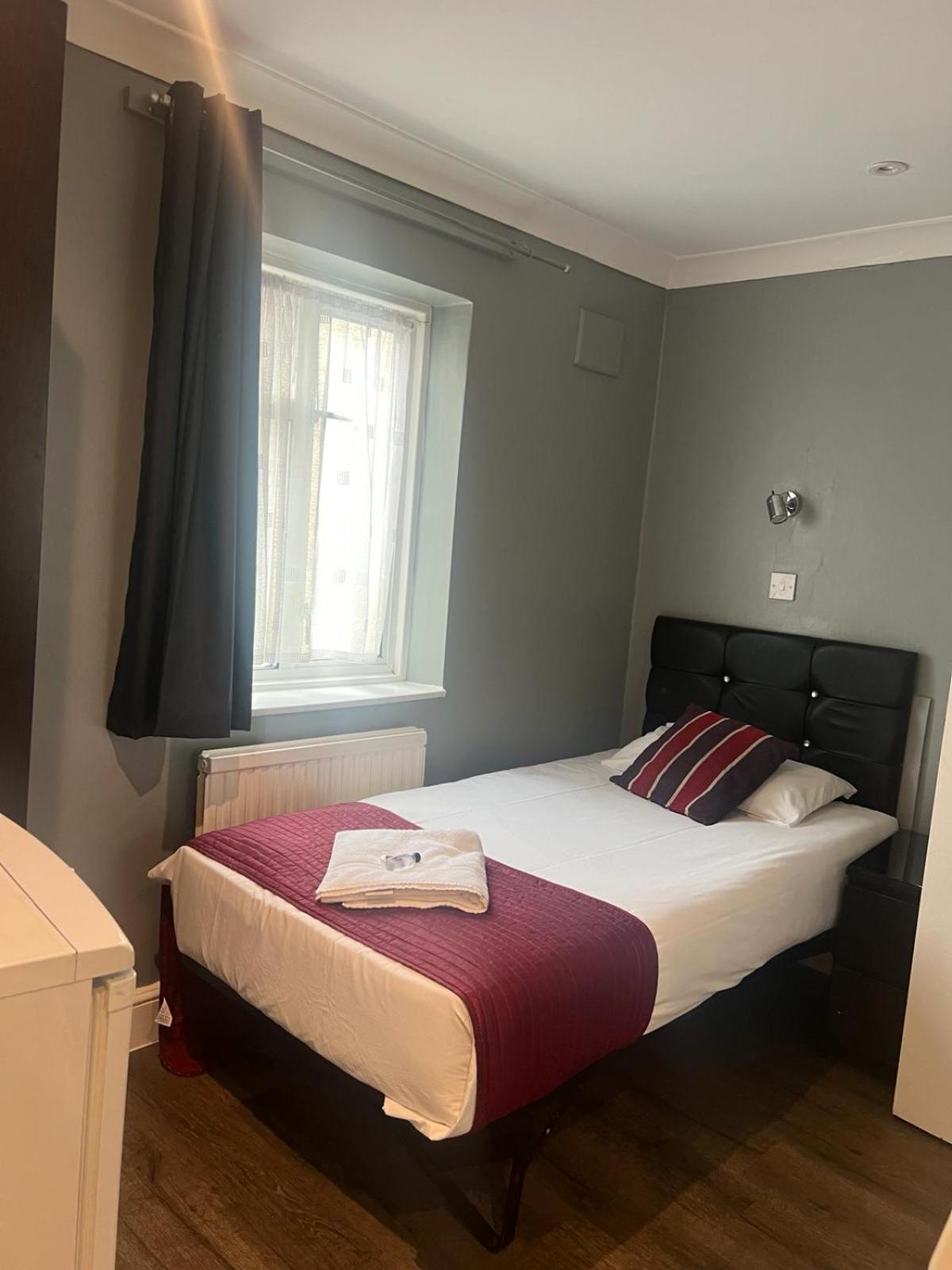 Saba Rooms And Apartments ลอนดอน ภายนอก รูปภาพ
